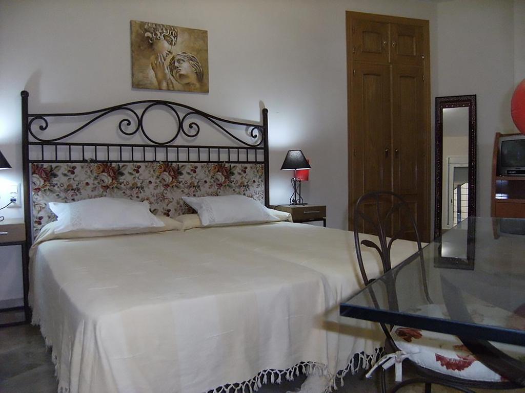 Apartamentos Sevilla Bilik gambar